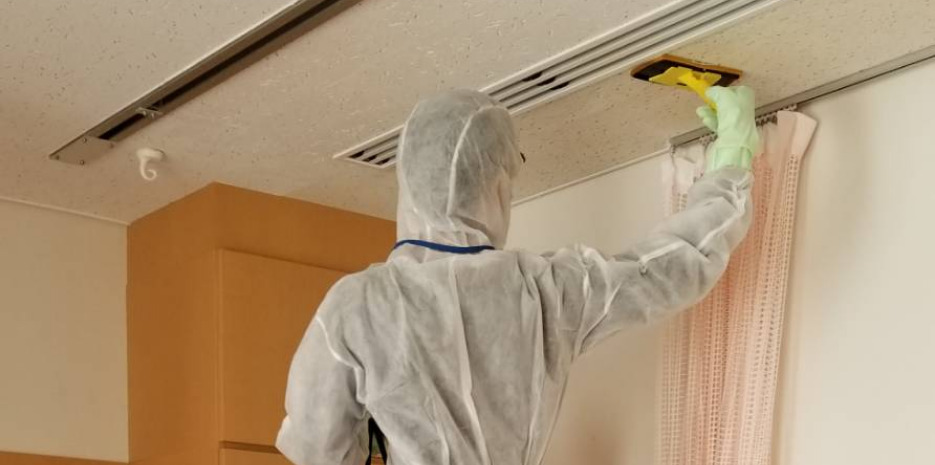 病院・介護施設の天井ジプトーンにカビ発生